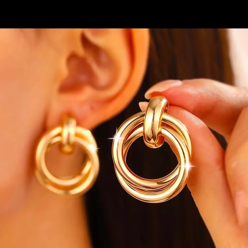 🔥10 for $100🔥 Geometric twisted circle hoop earrings New